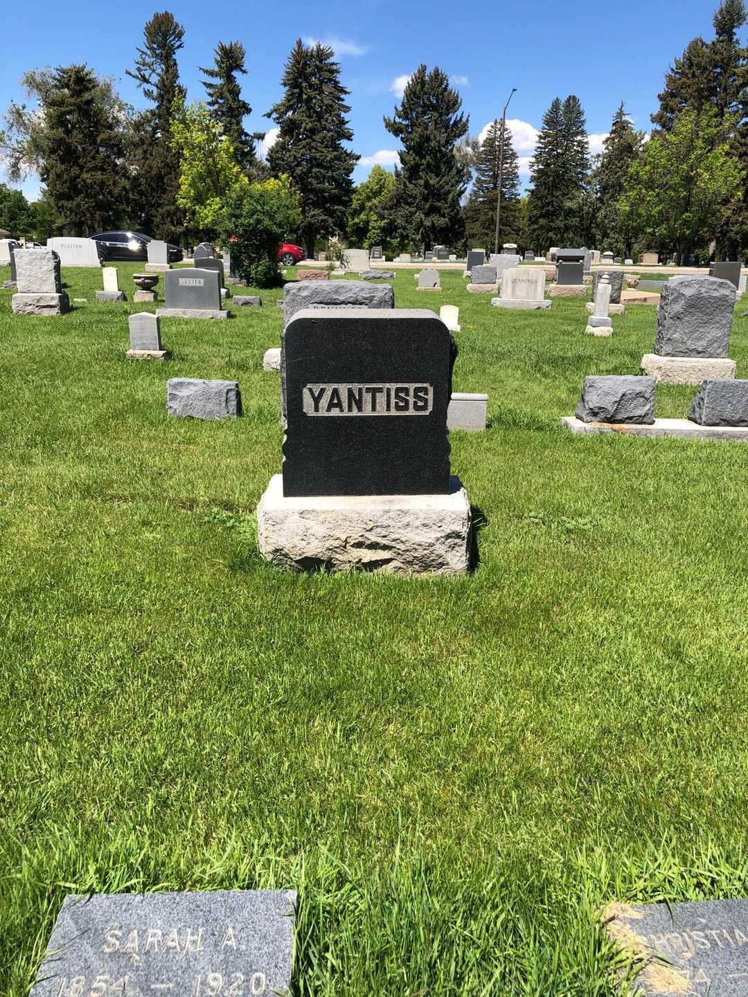 Christian D. Yantiss's grave. Photo 1