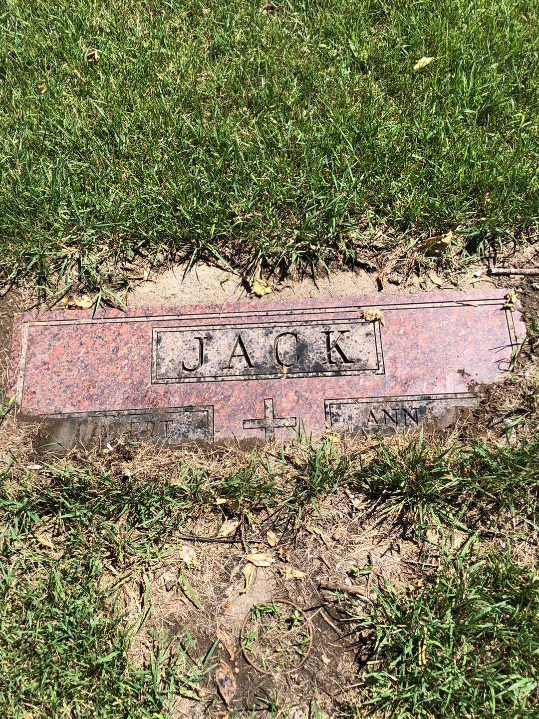 Robert Jack's grave. Photo 1