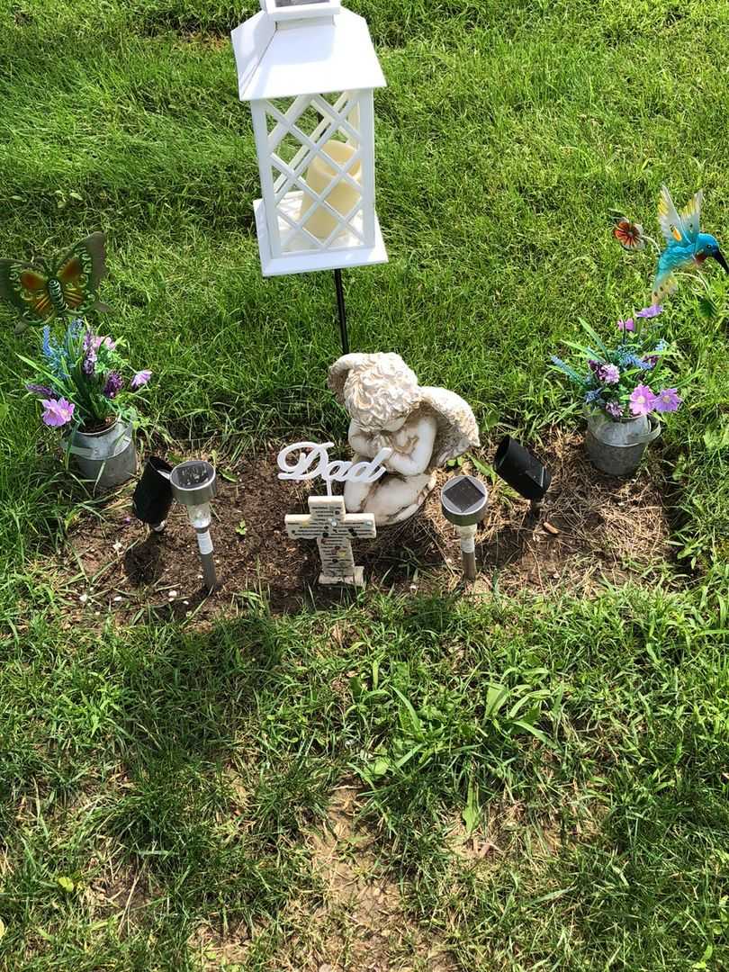 Larry Joseph Salazar's grave. Photo 1