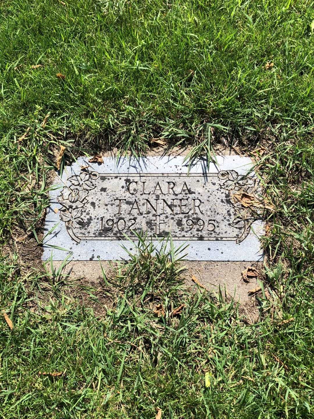 Clara W. Tanner's grave. Photo 1