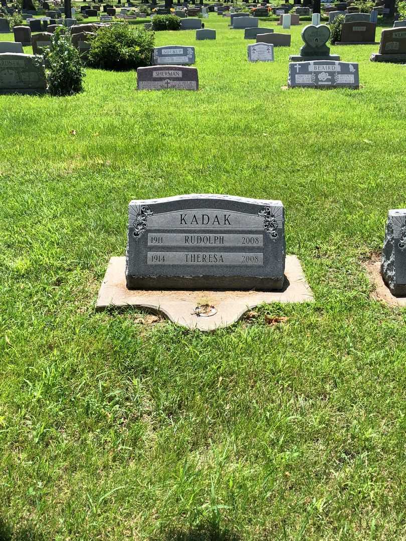 Theresa Kadak's grave. Photo 2