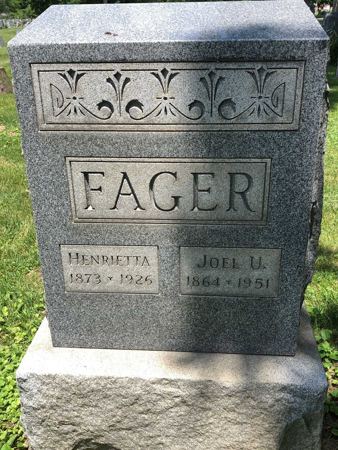 Henrietta Fager's grave. Photo 1