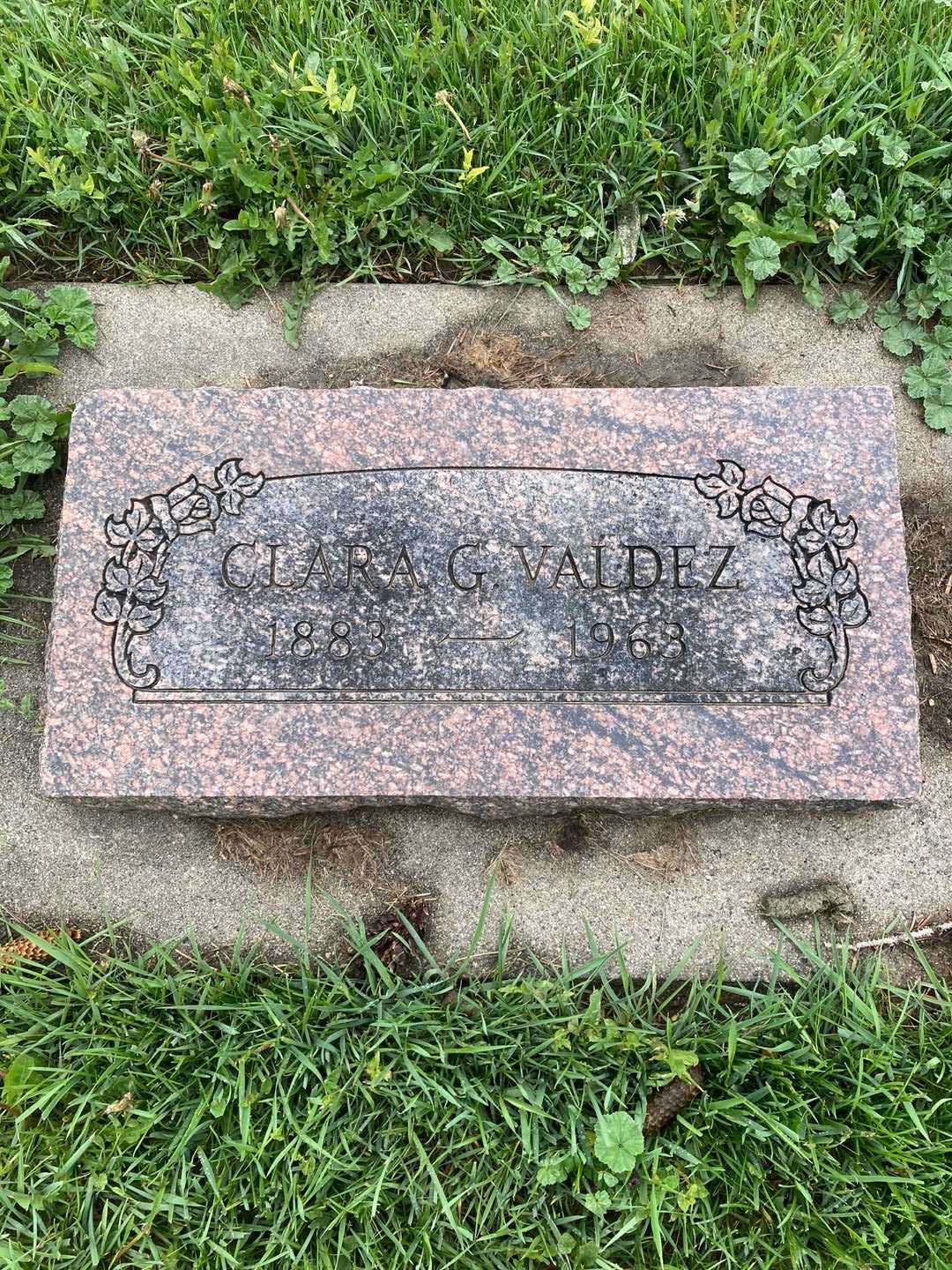 Clara G. Valdez's grave. Photo 1