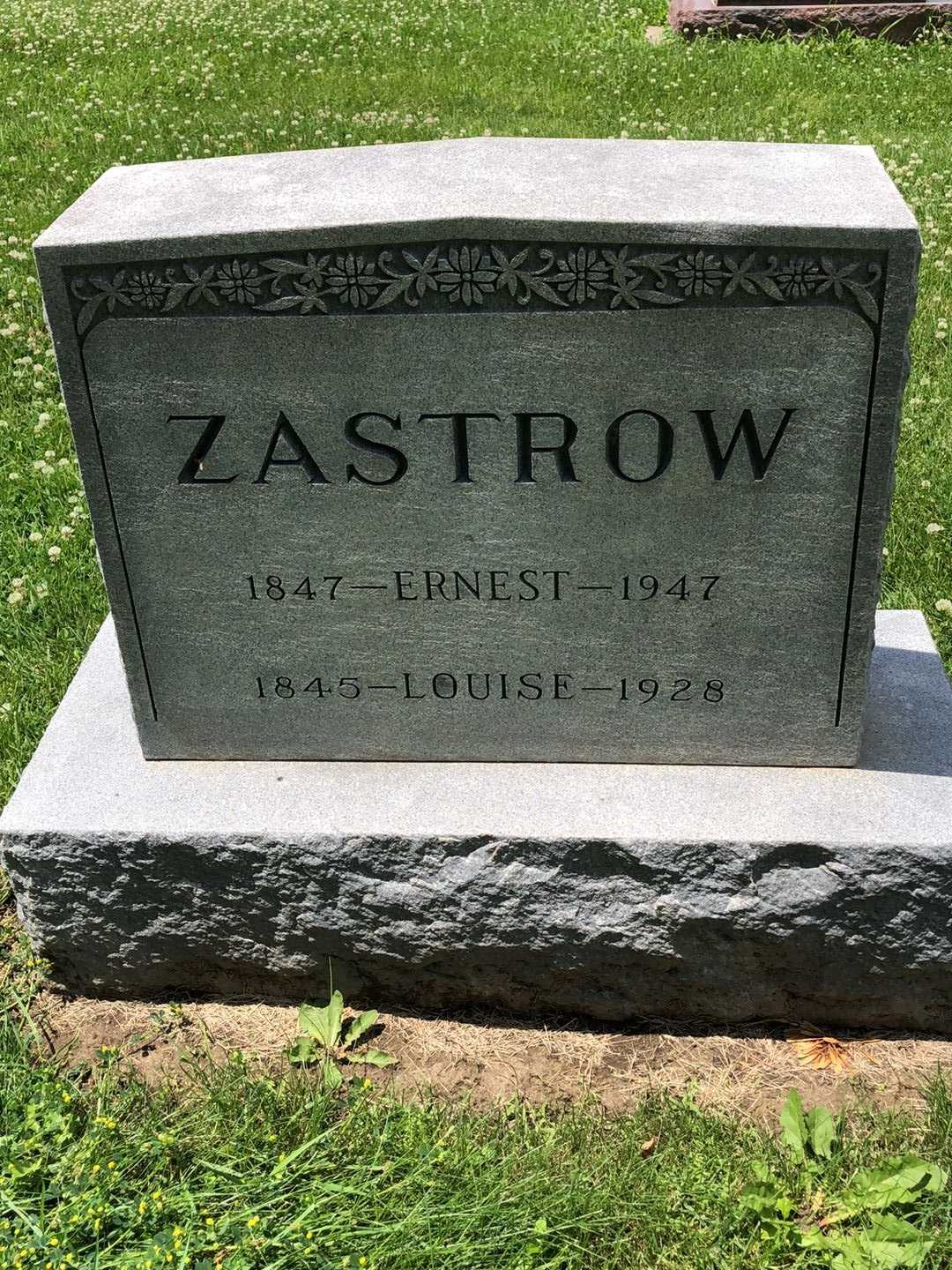 Louise Zastrow's grave. Photo 1