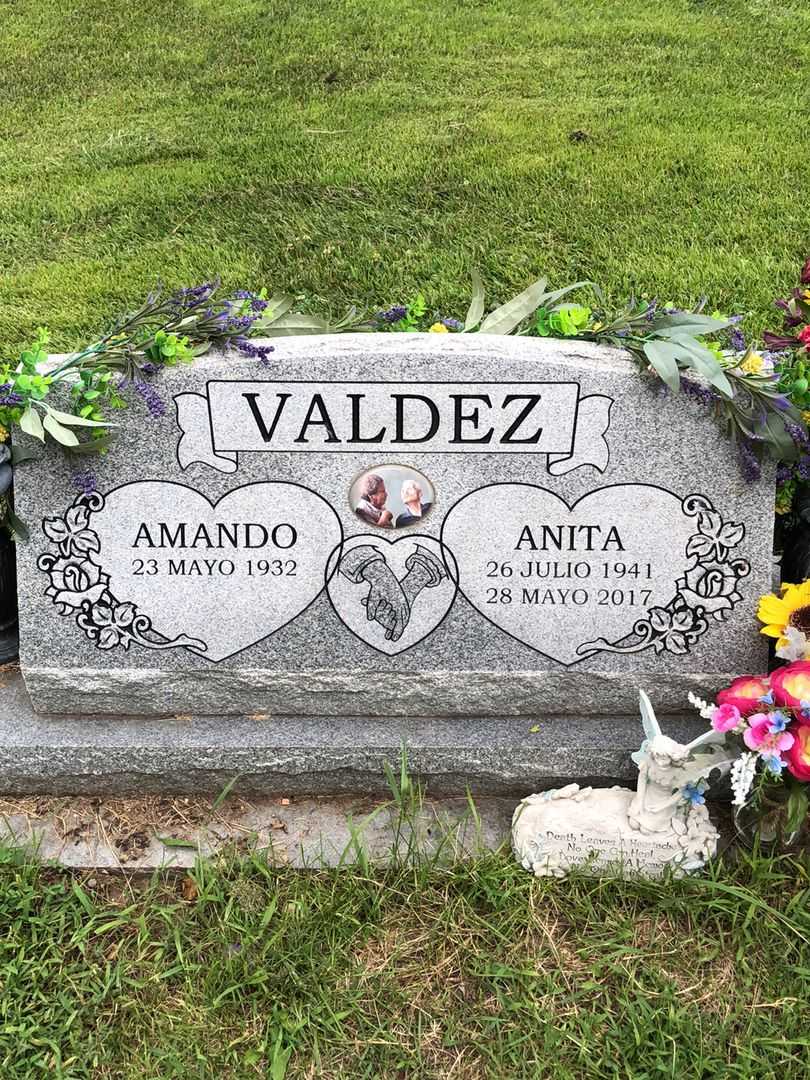 Anita Valdez's grave. Photo 1