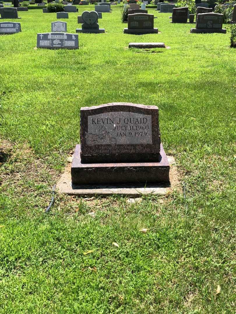 Kevin John Quaid's grave. Photo 2