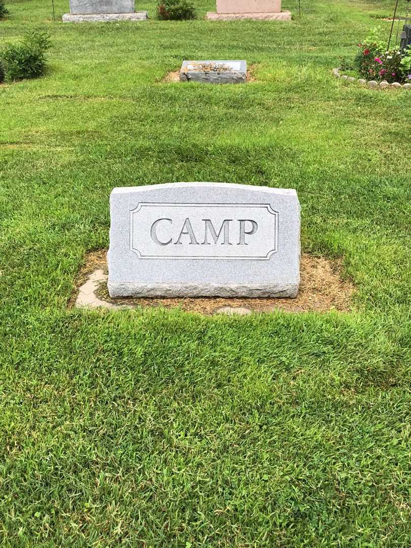 Mildred Easterbrook Camp's grave. Photo 1