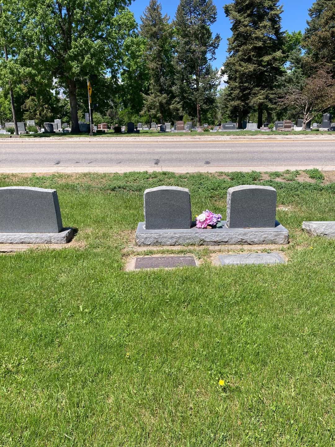 Ralph E. Fagan's grave. Photo 3