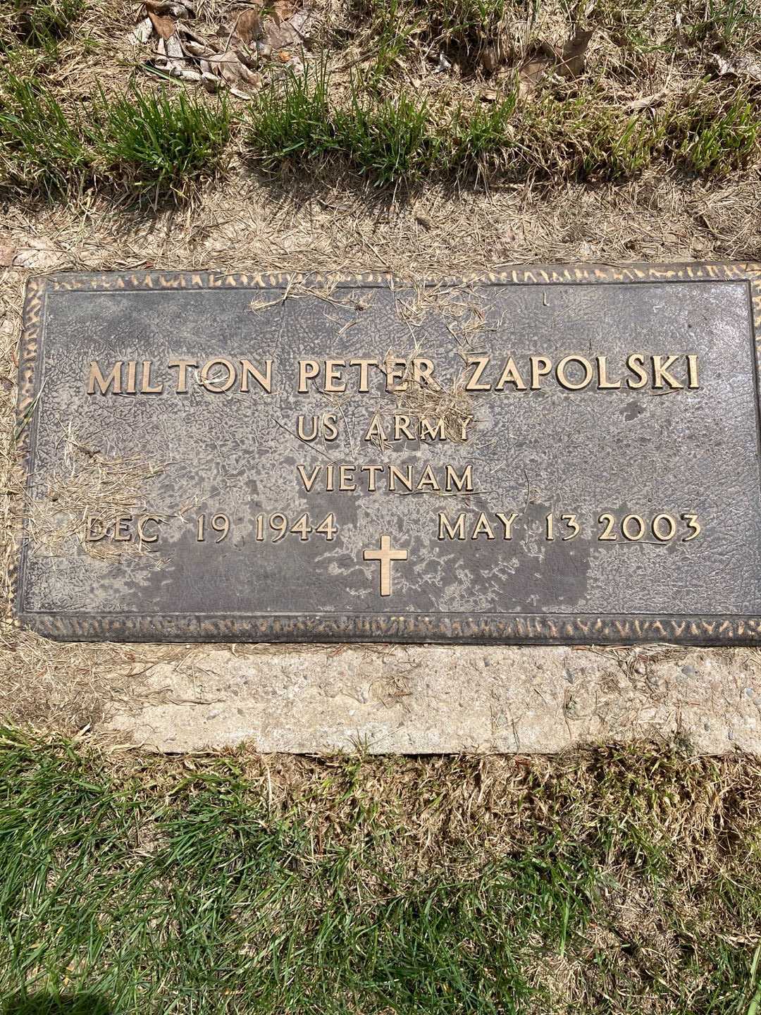 Milton Peter Zapolski's grave. Photo 3