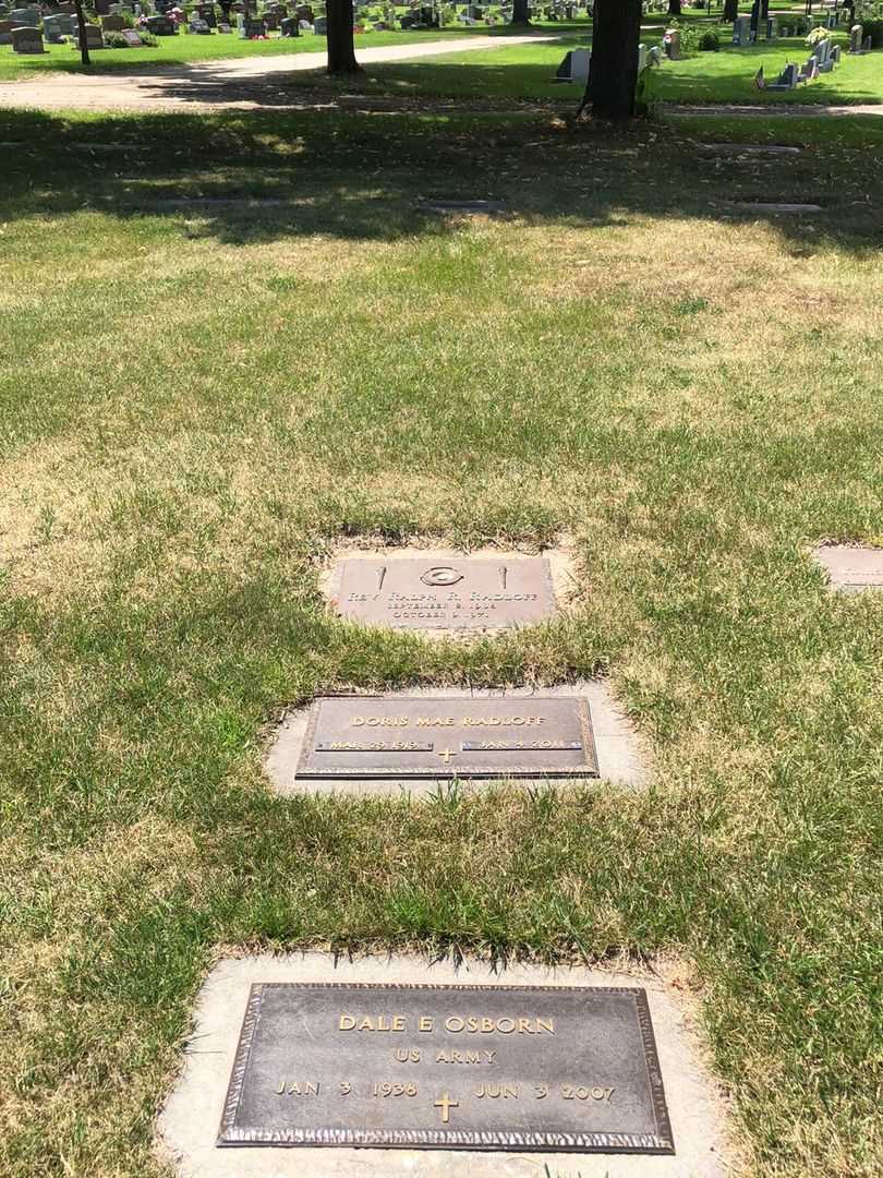 Ralph R. Radloff's grave. Photo 2