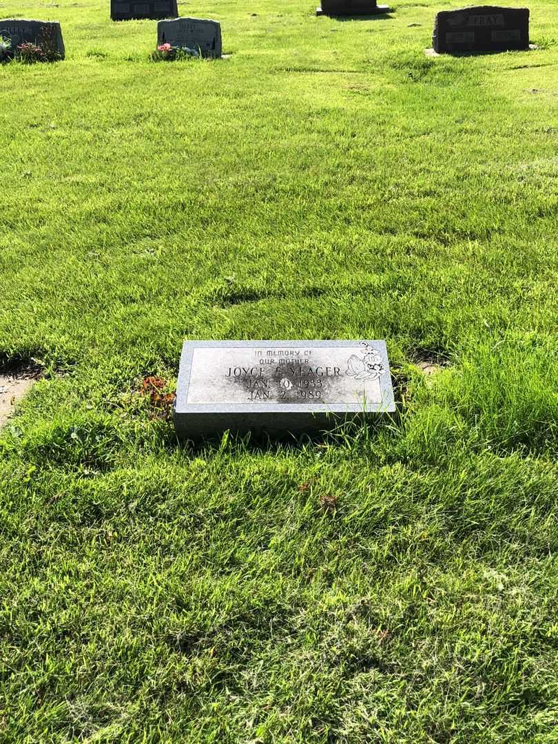 Joyce Fay Yeager's grave. Photo 2