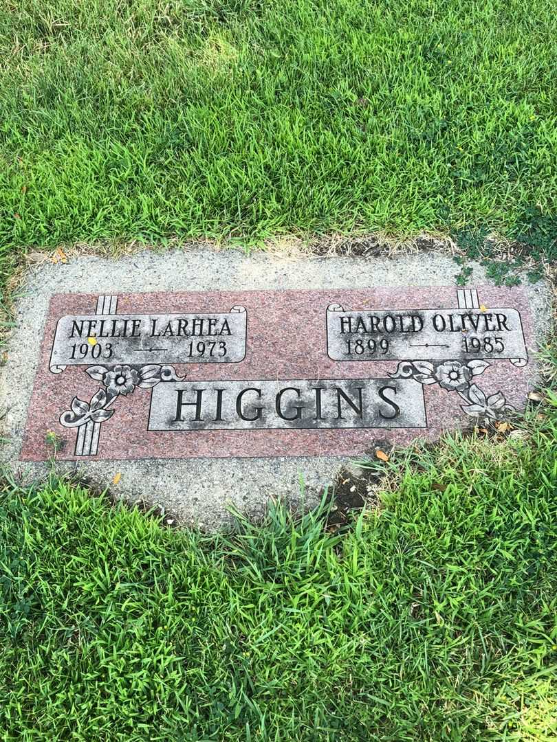 Nellie LaRhea Higgins's grave. Photo 1