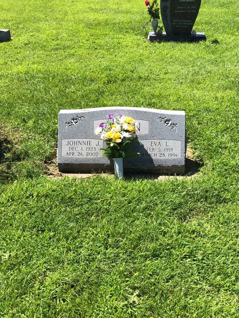 Eva Lou Eastin's grave. Photo 2