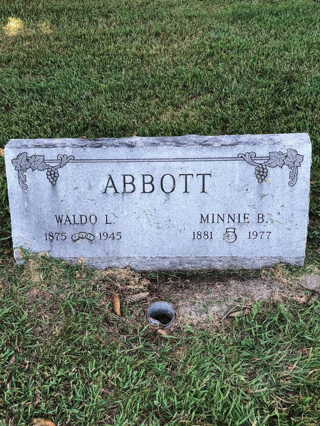 Waldo L. Abbott's grave. Photo 1