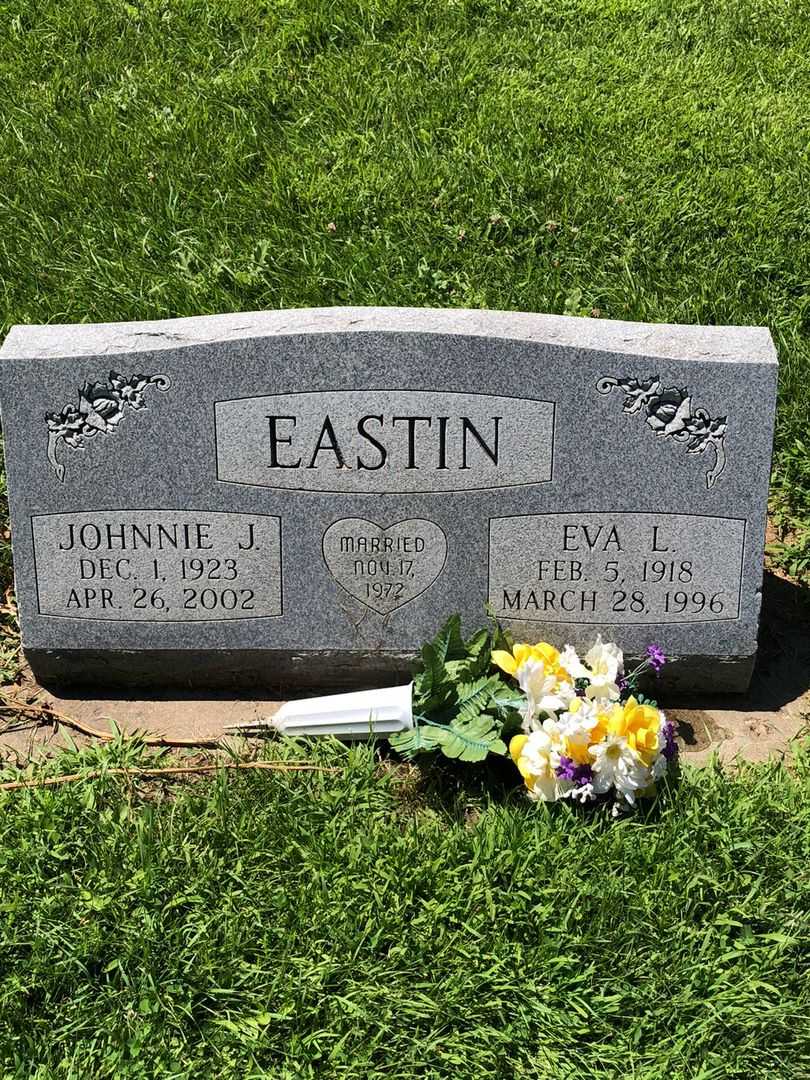 Eva Lou Eastin's grave. Photo 1