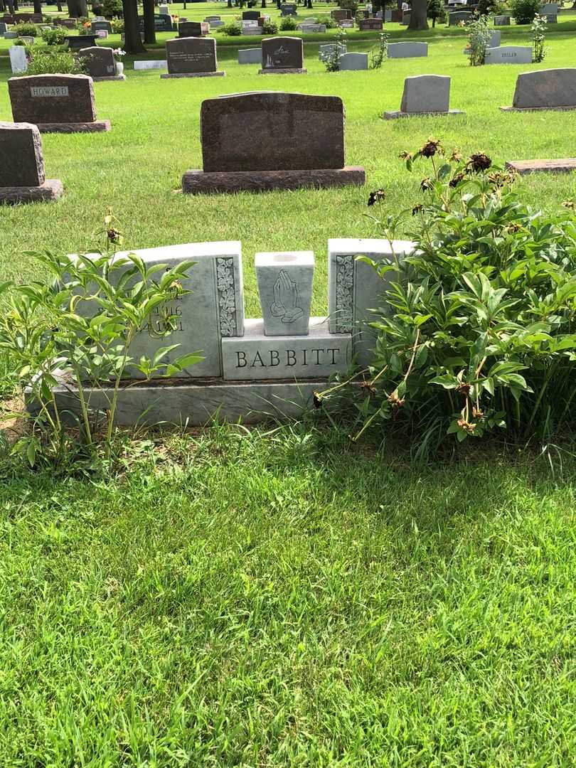 Evamay Babbitt's grave. Photo 2