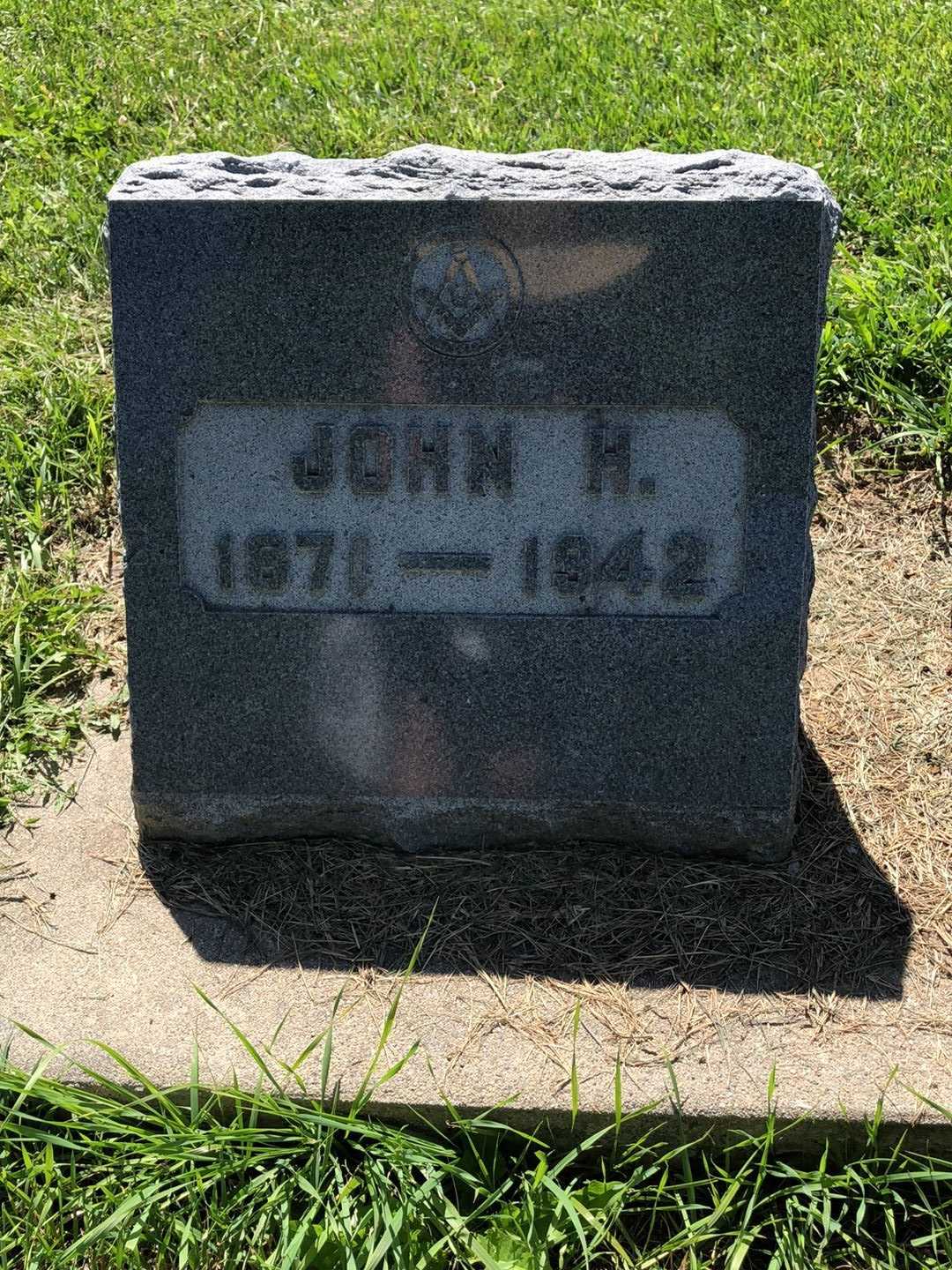 John H. Abbott's grave. Photo 3