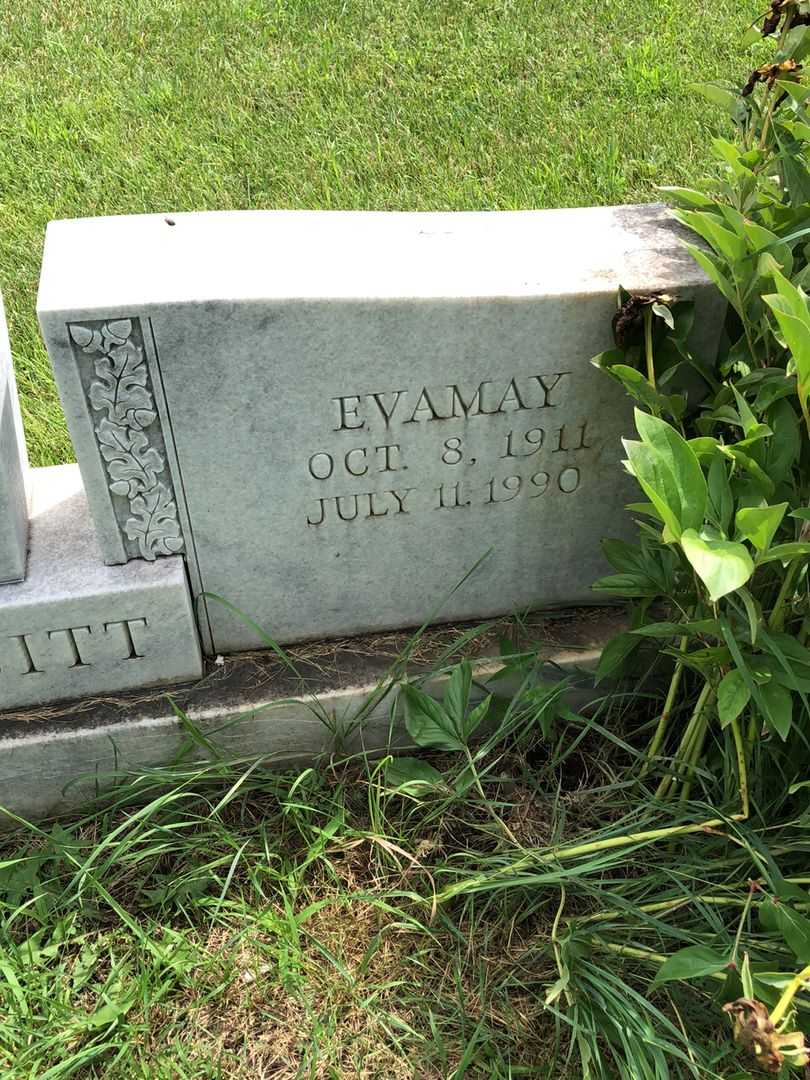 Evamay Babbitt's grave. Photo 4