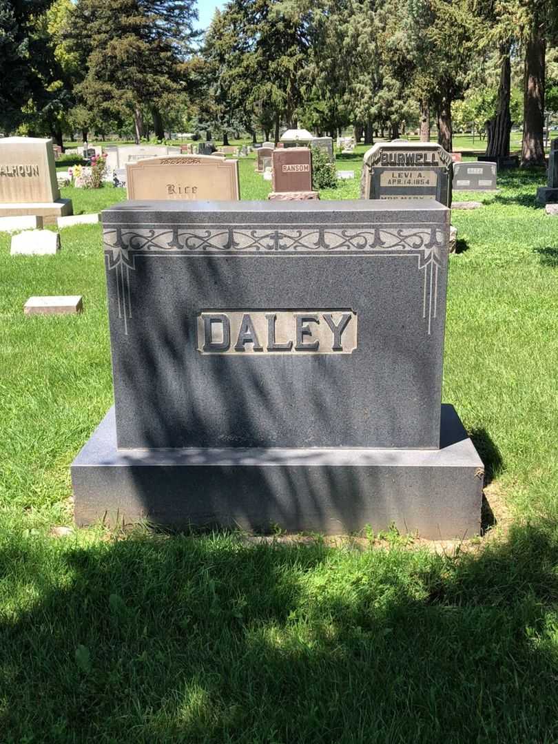 Catherine W. Daley's grave. Photo 1