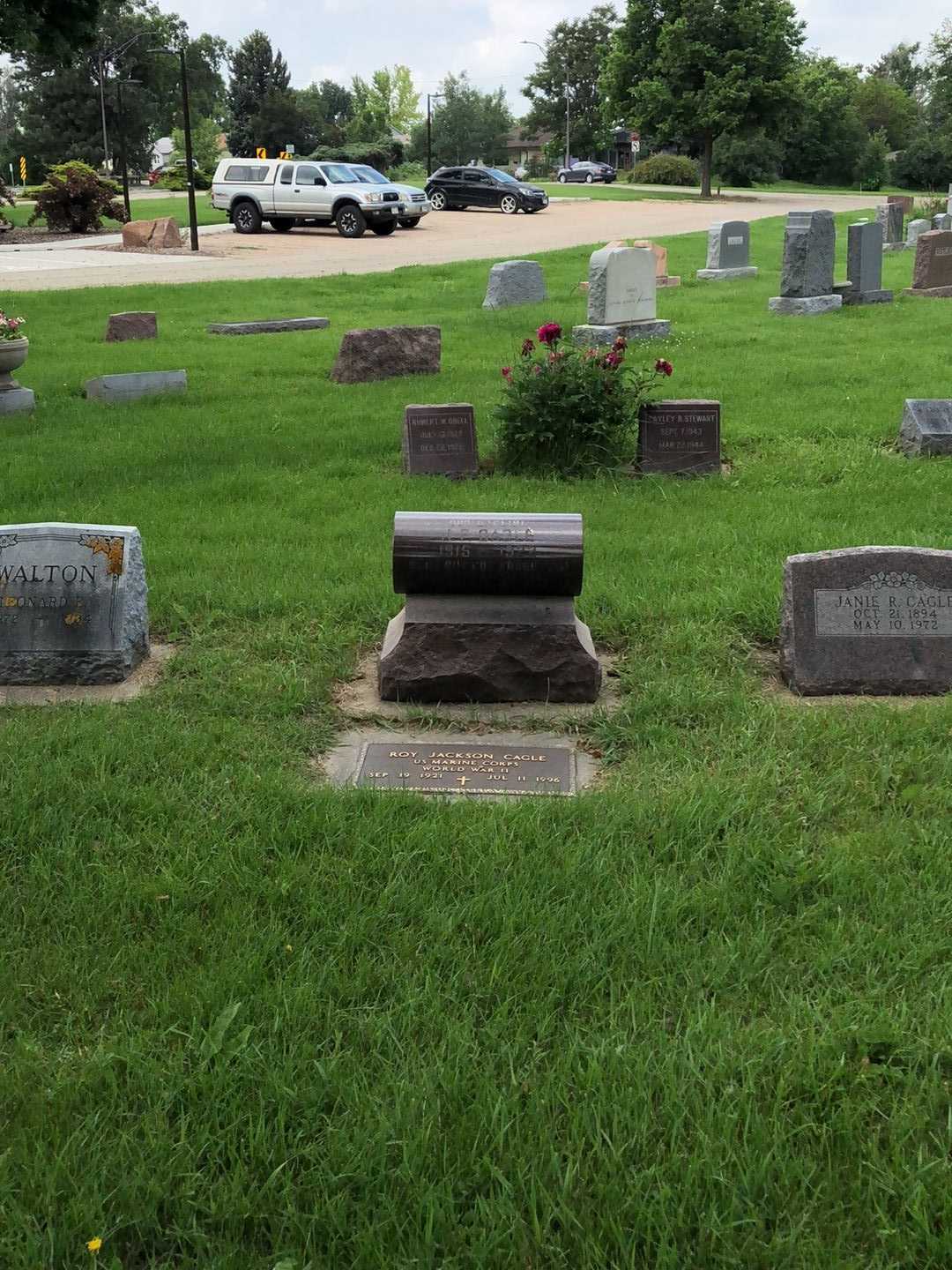 Roy Jackson Cagle's grave. Photo 2