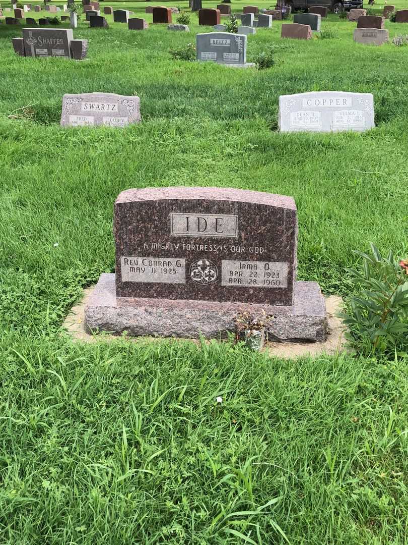 Irma O. Ide's grave. Photo 2