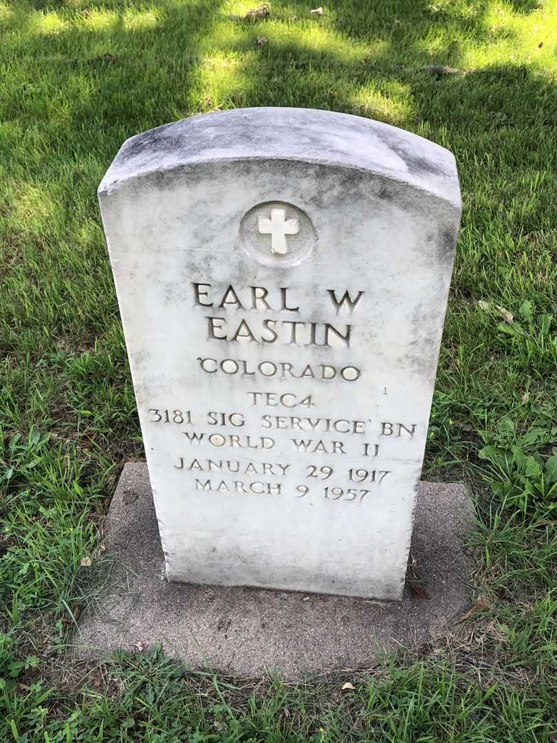 Earl W. Eastin's grave. Photo 1