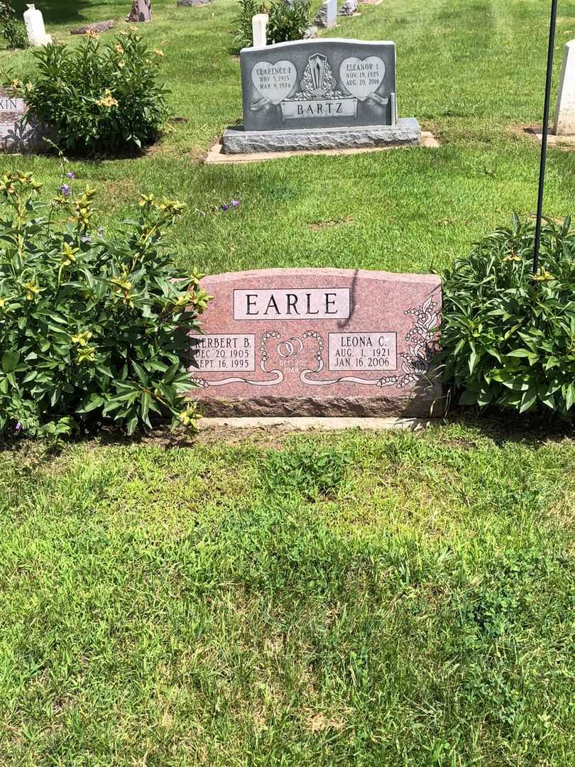 Kerbert Barnes Earle's grave. Photo 2