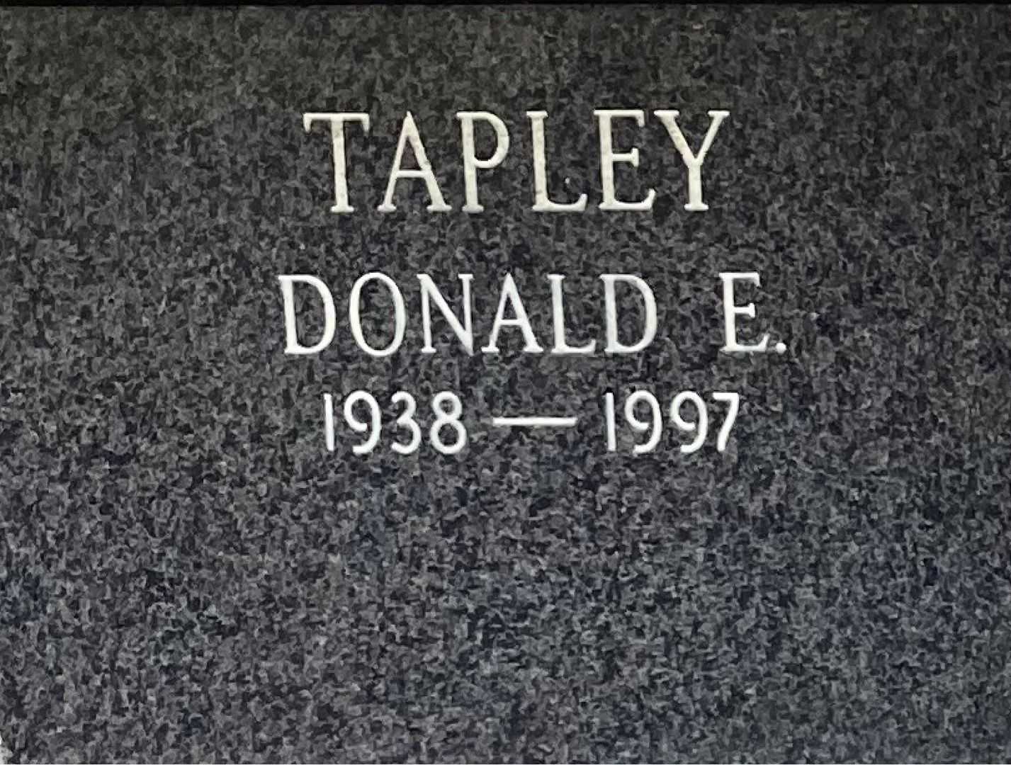 Donald E. Tapley's grave