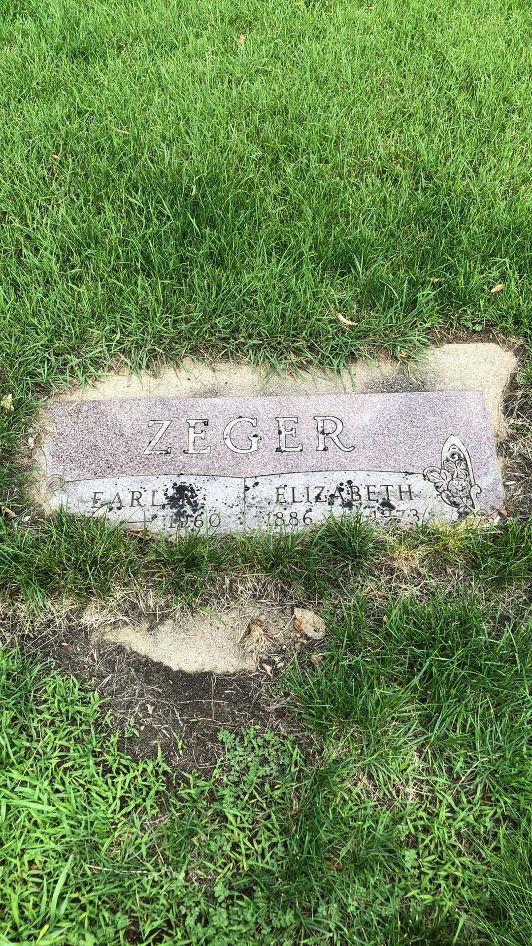 Earl Raymond Zeger's grave. Photo 1