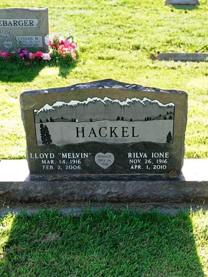 Lloyd Melvin Hackel's grave. Photo 1