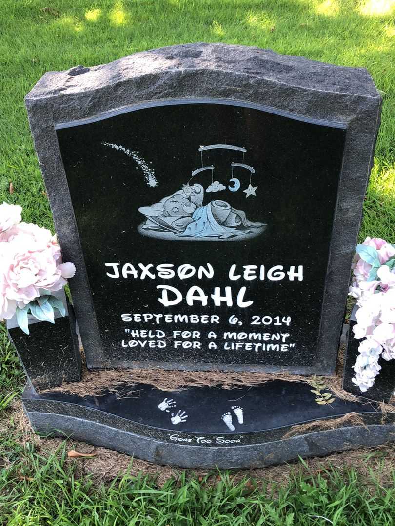 Jaxson Leigh Dahl's grave. Photo 1