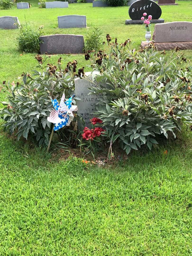 Raymond Saldana's grave. Photo 2