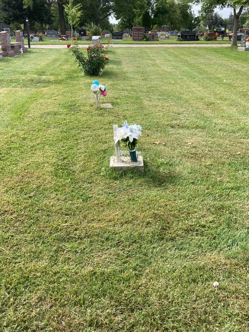 Norma Valdez's grave. Photo 2